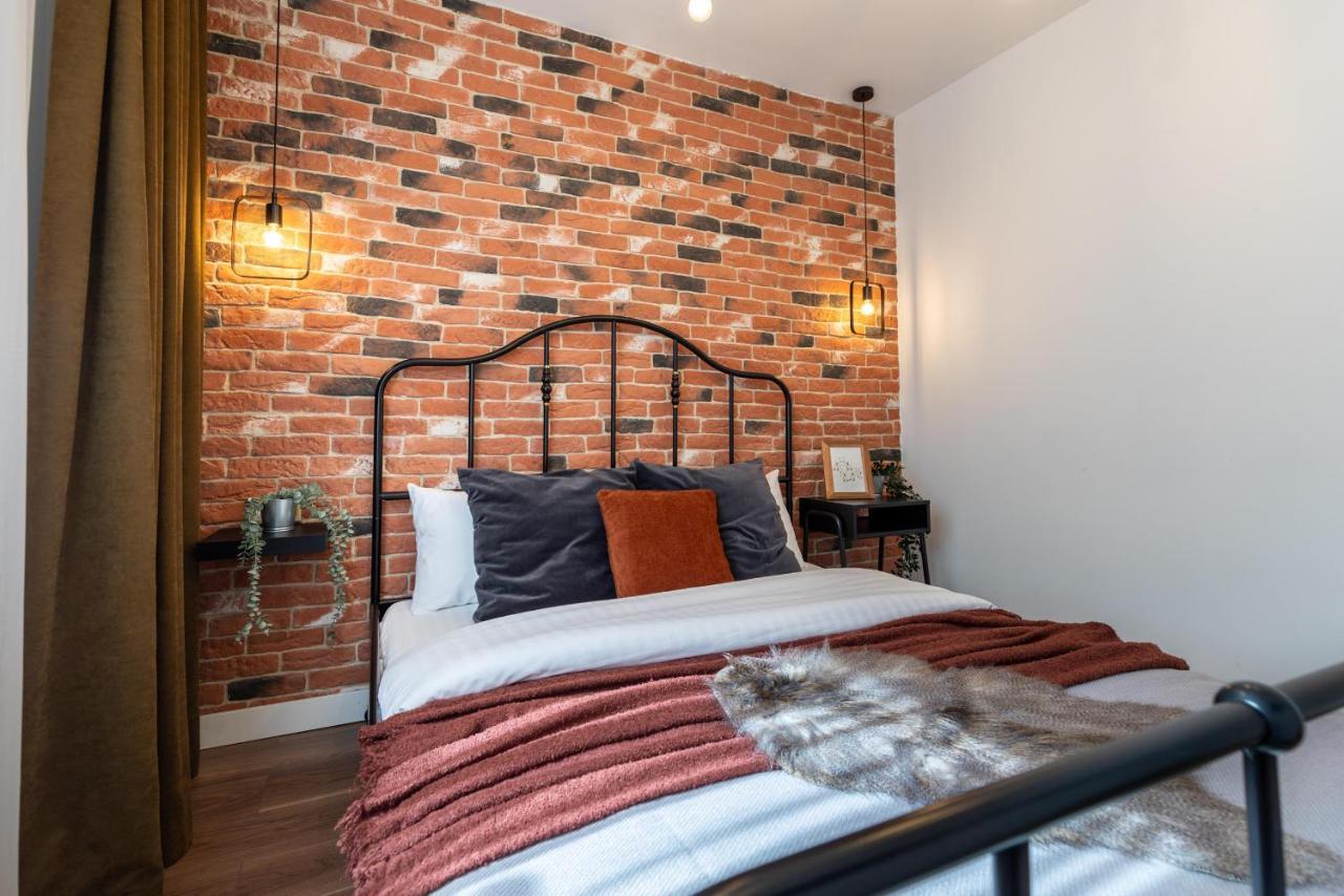 Downtown Retreat: Spacious 2-Br By Unirii Square Bukareszt Zewnętrze zdjęcie