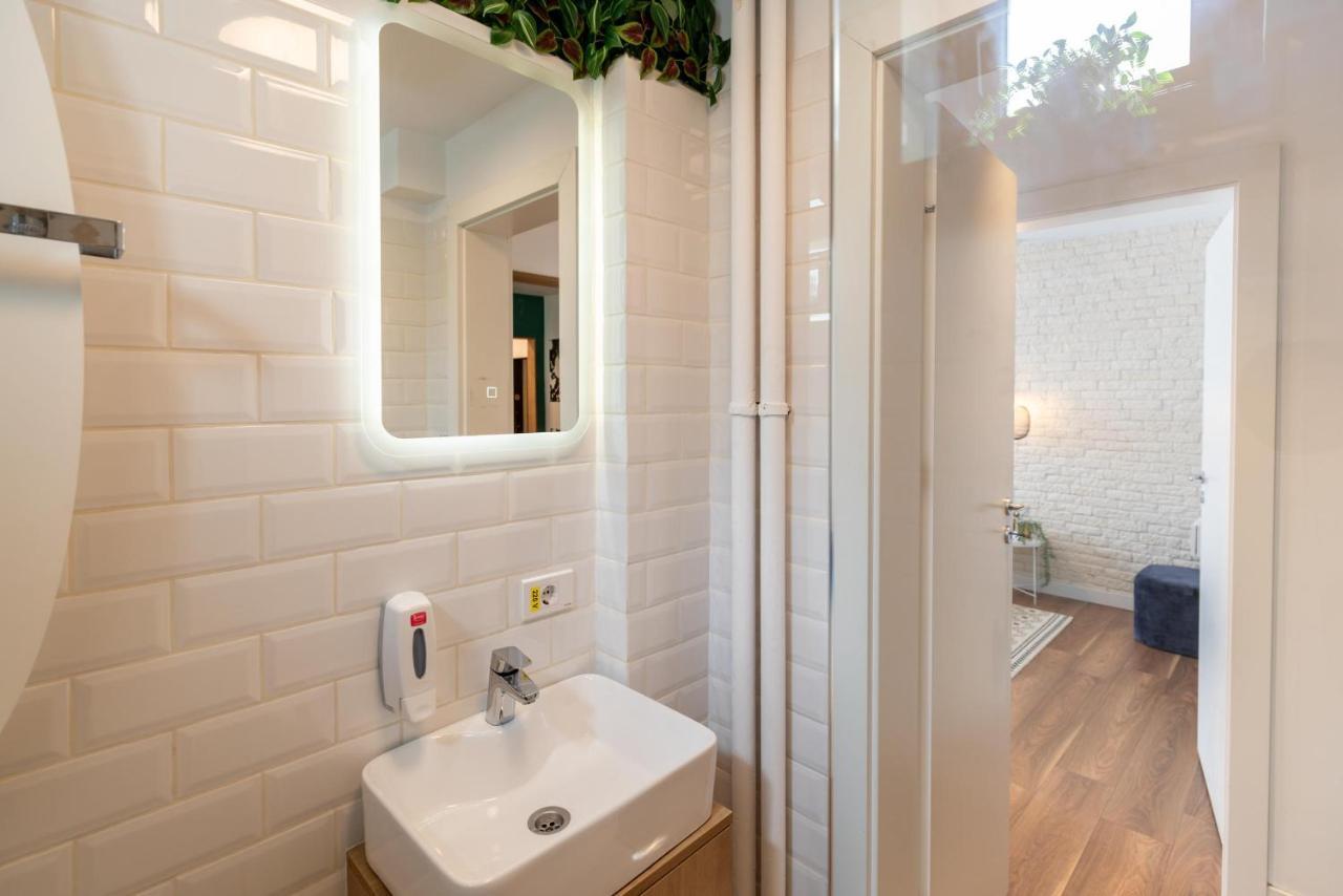 Downtown Retreat: Spacious 2-Br By Unirii Square Bukareszt Zewnętrze zdjęcie