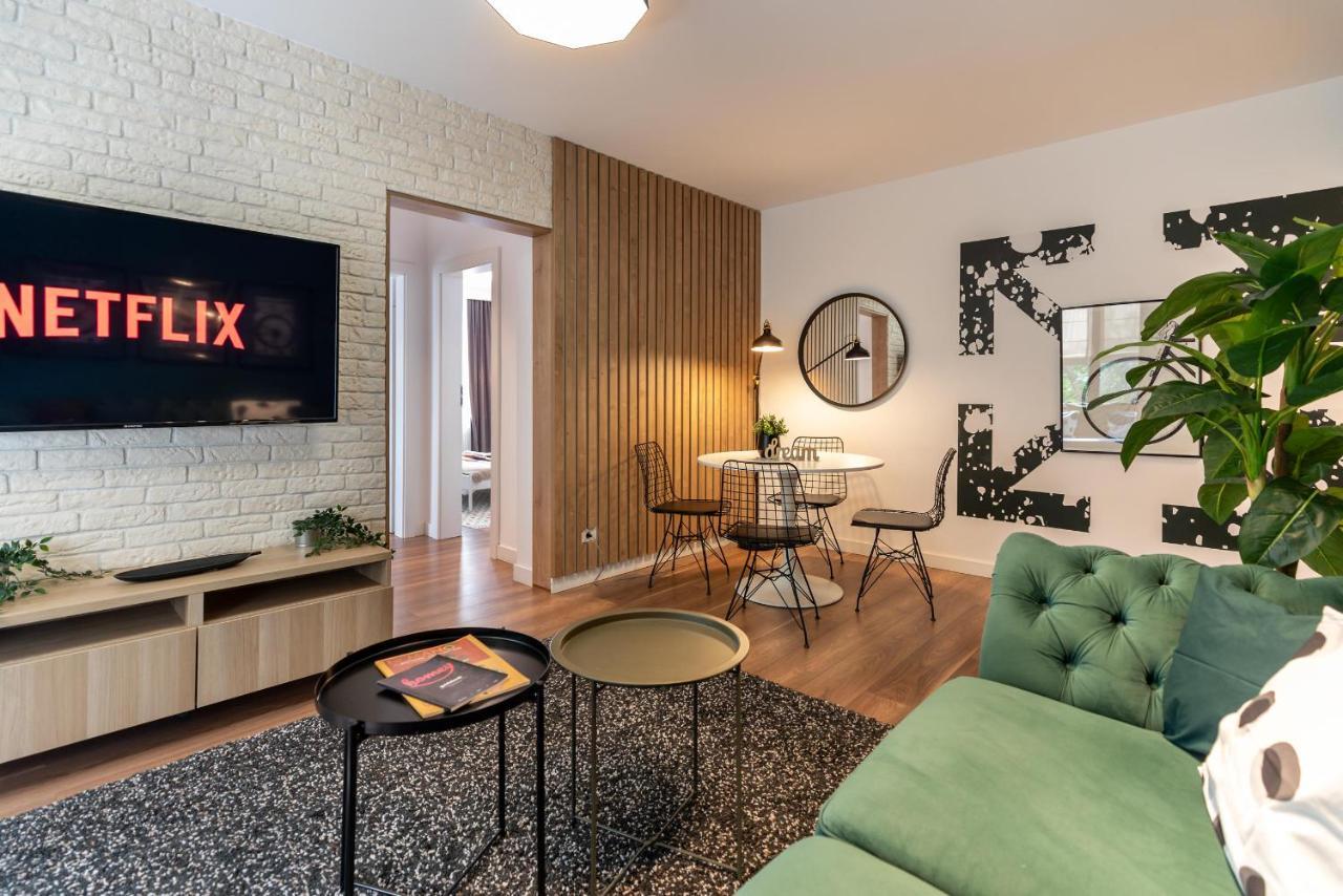Downtown Retreat: Spacious 2-Br By Unirii Square Bukareszt Zewnętrze zdjęcie