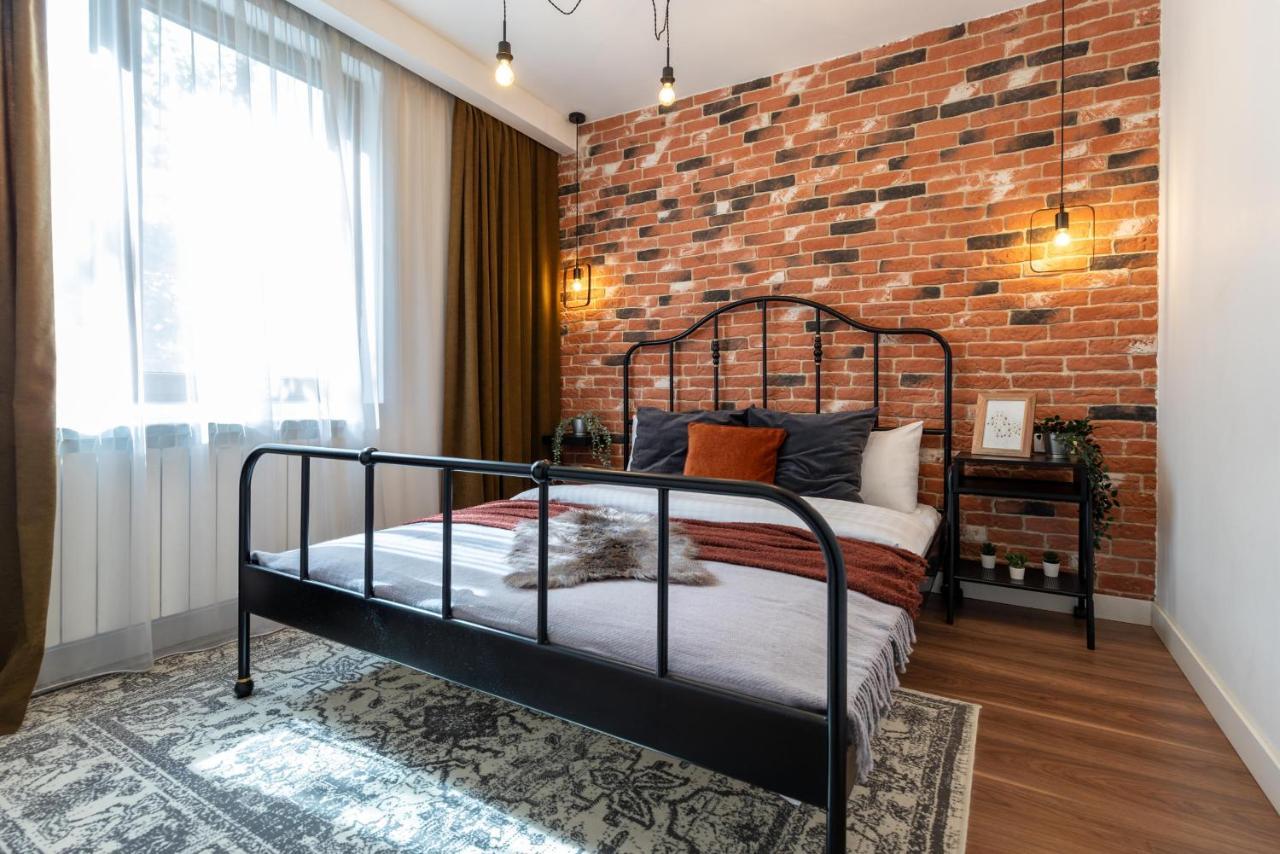 Downtown Retreat: Spacious 2-Br By Unirii Square Bukareszt Zewnętrze zdjęcie