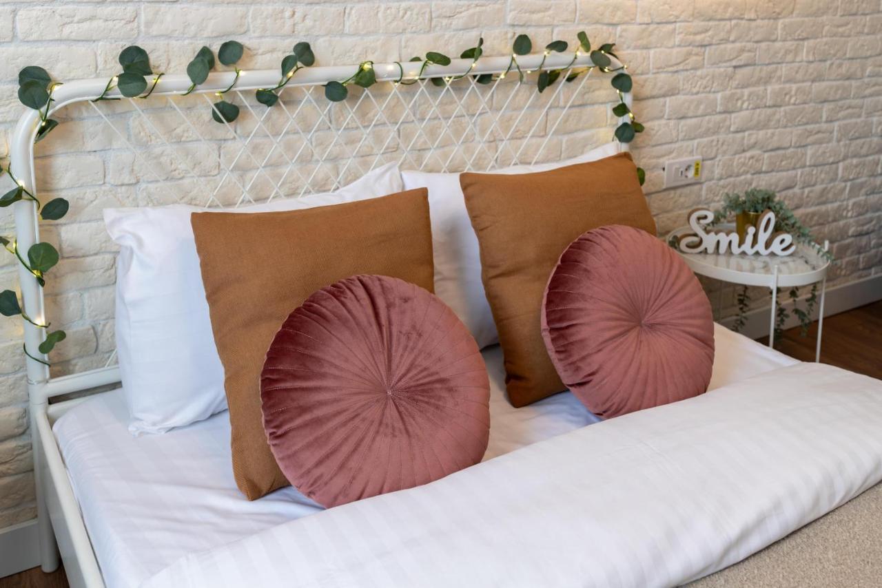 Downtown Retreat: Spacious 2-Br By Unirii Square Bukareszt Zewnętrze zdjęcie